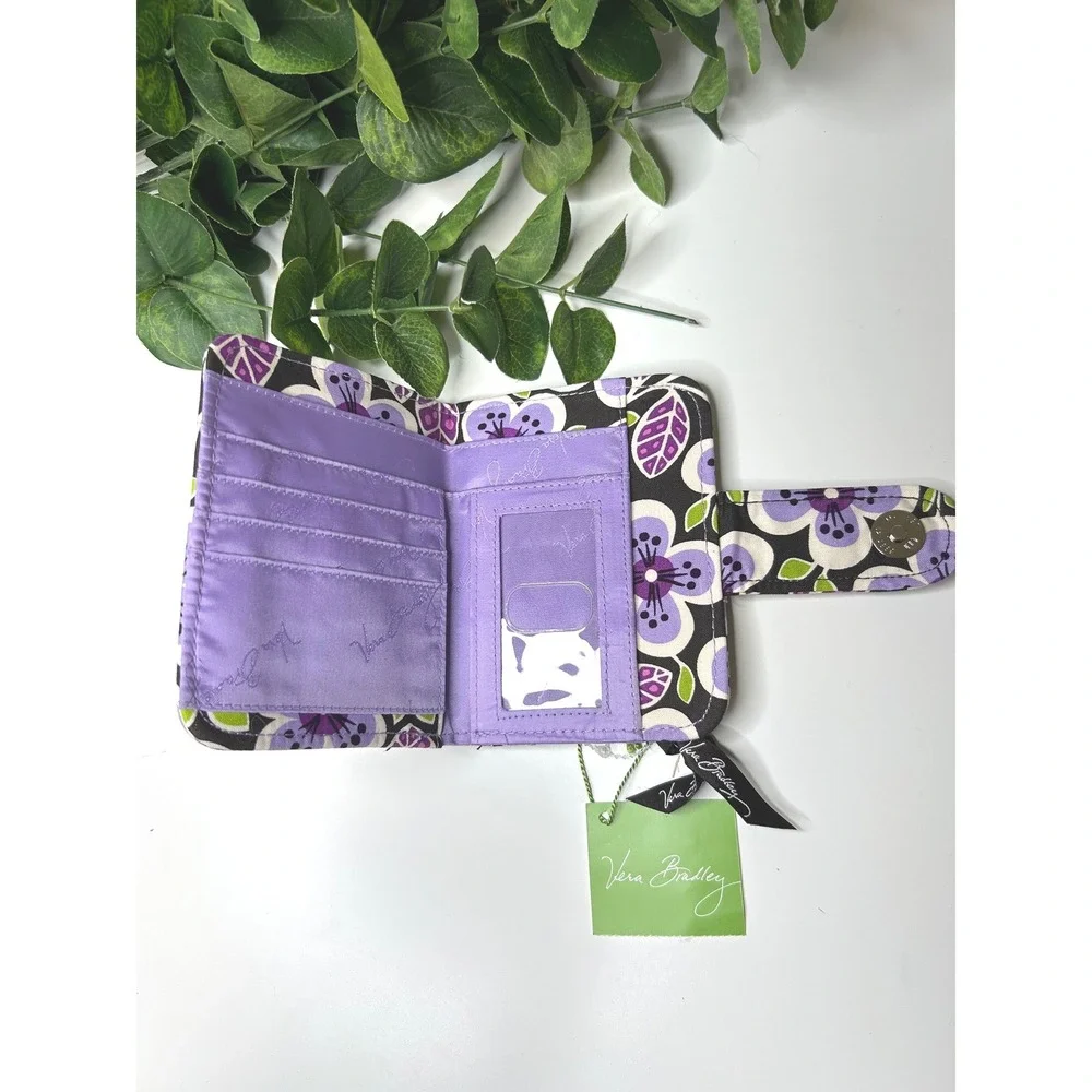 Vera Bradley NWT Quilted Snappy Wallet Plum Petals Floral - Picture 4 of 5